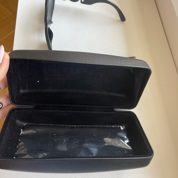 VERSACE TRIBUTE OVAL SUNGLASSES - Picture 11 of 11